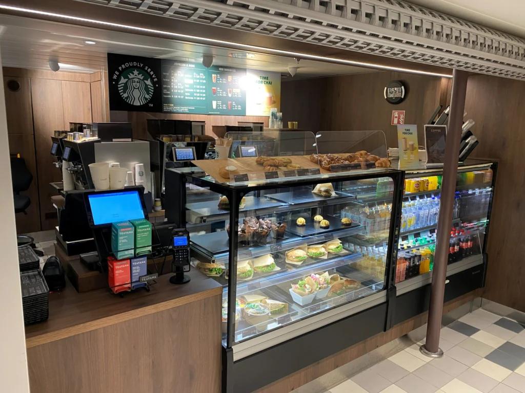 Koffiebar met Starbucks-koffie op de Scandlines-ferry